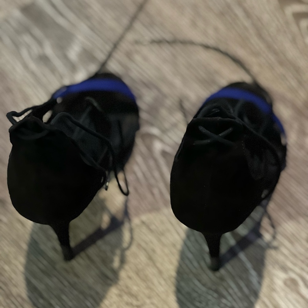 Shoes - Picture 6 of 8